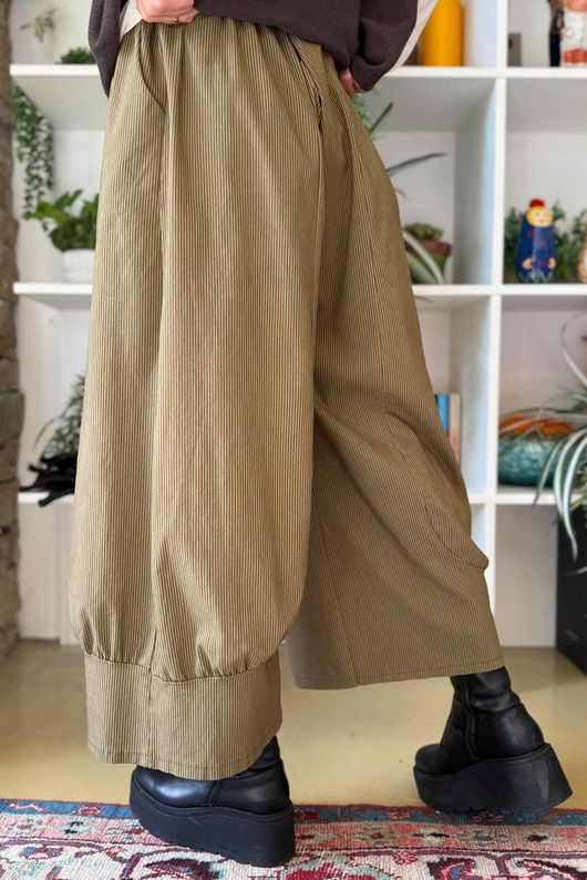 Bennie Quirky Barrel Pant Deep Olive Pin Stripe